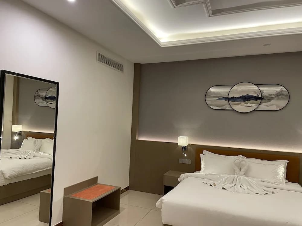 Season Inn Hotel - photo 4