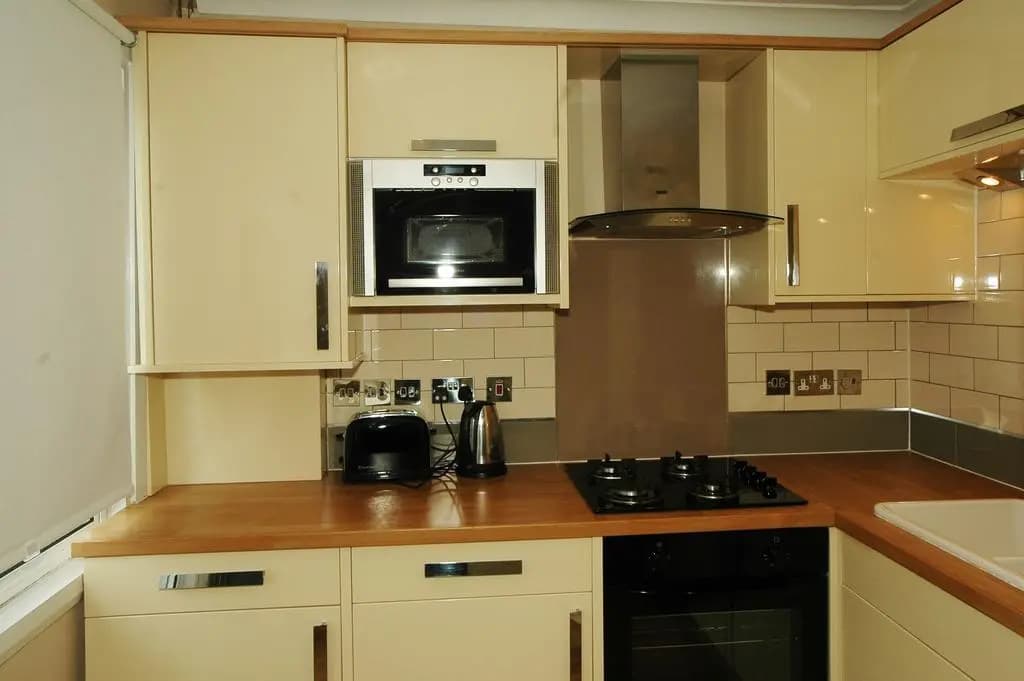 Sutton Place Apartments - photo 17