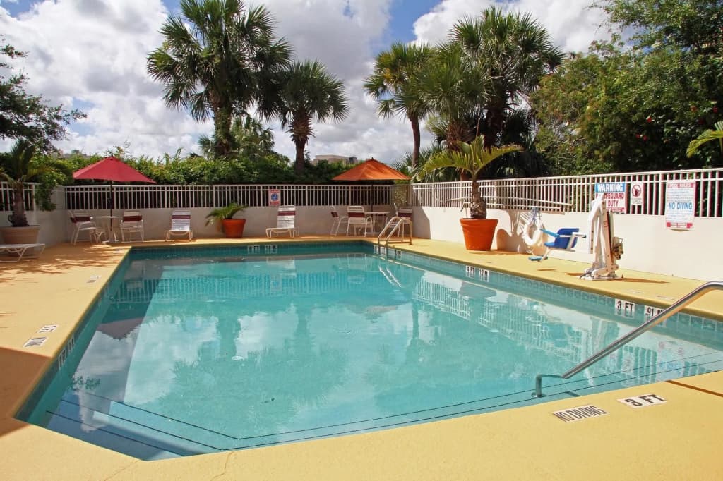 Best Western Plus Universal Inn - photo 21