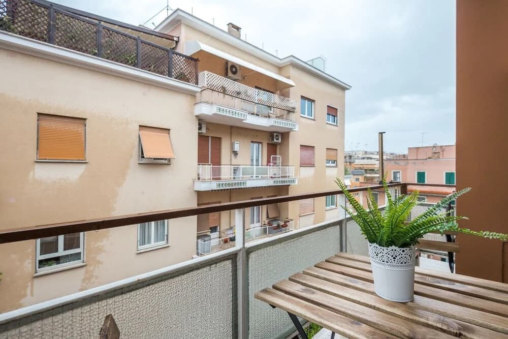Modern Trendy Flat Well Connected W/vatican - photo 11