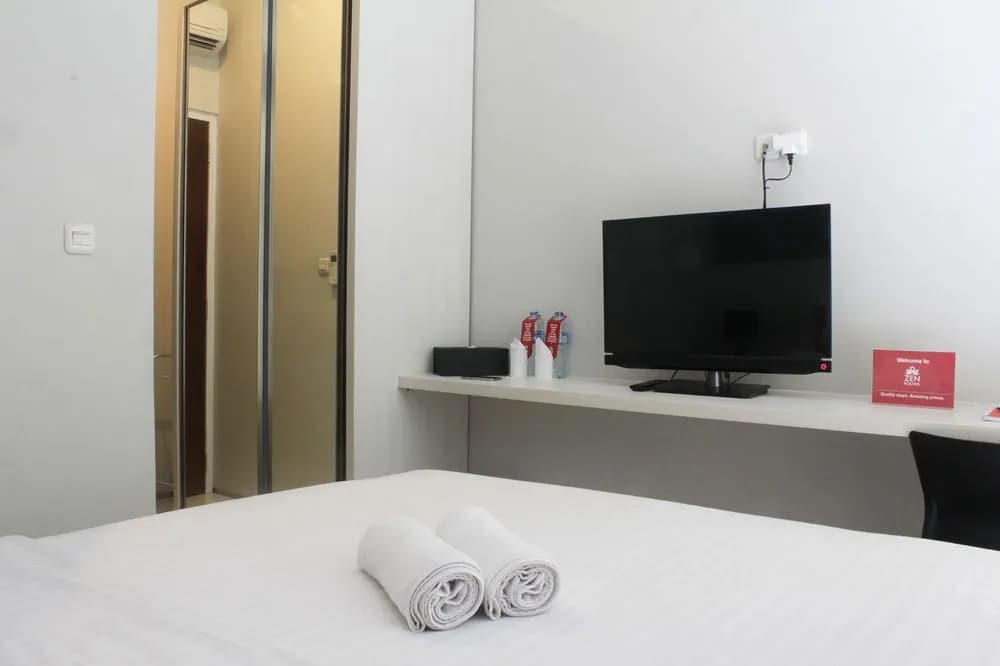 ZEN Rooms Kuningan Anggrek - photo 6