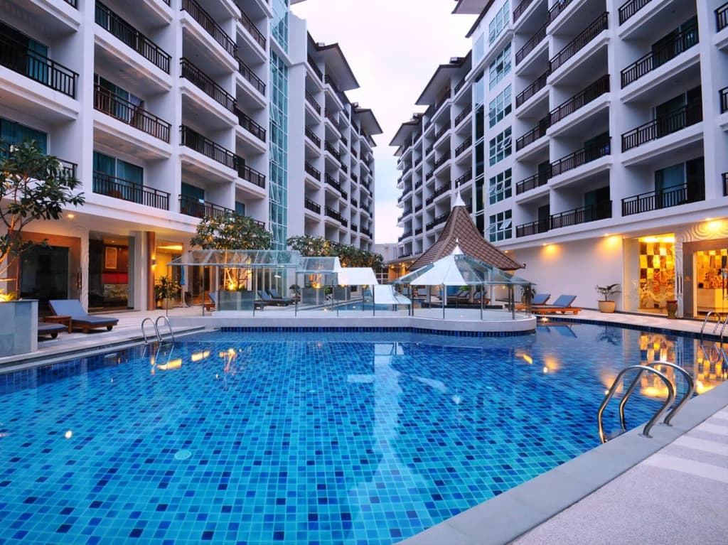 Crystal Palace Pattaya Hotel - photo 17