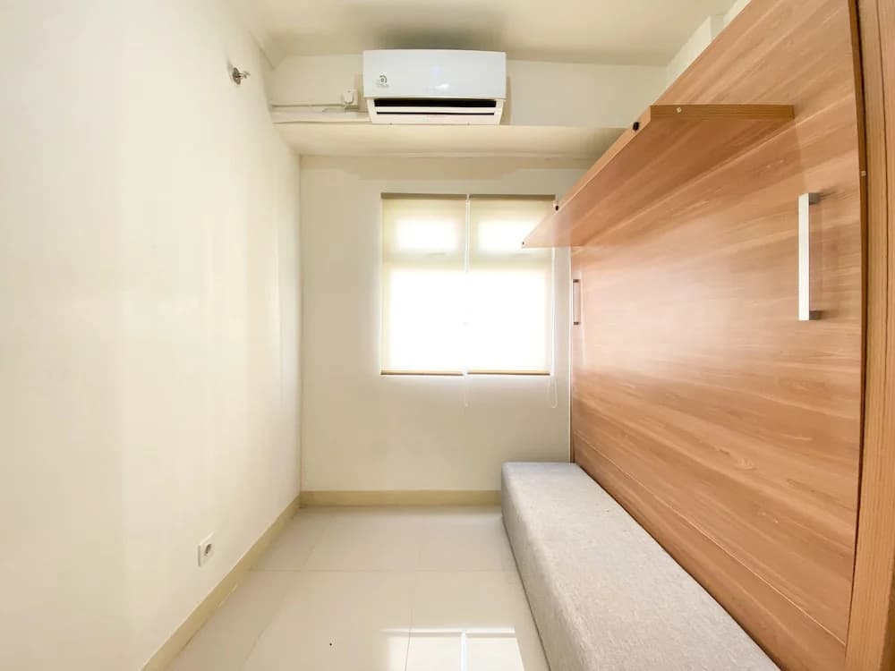 Comfort And Strategic 2Br At Green Pramuka City Apartment - photo 10
