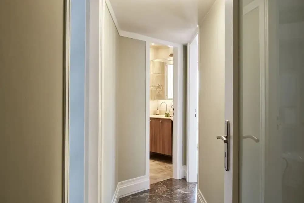 Fabulous 3 Bedroom Apartment near Kalimarmaro - photo 2