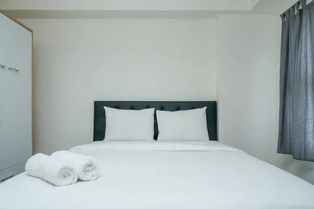 Best Spacious Studio Belmont Residence Puri Apartment - photo 2