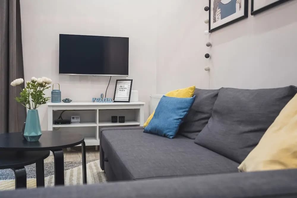 CozyYellowCube Apartment - photo 5