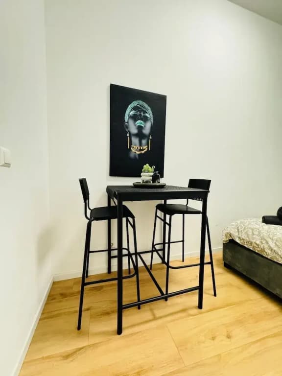 Stylish 4BR Apt Near Westbahnhof - photo 11