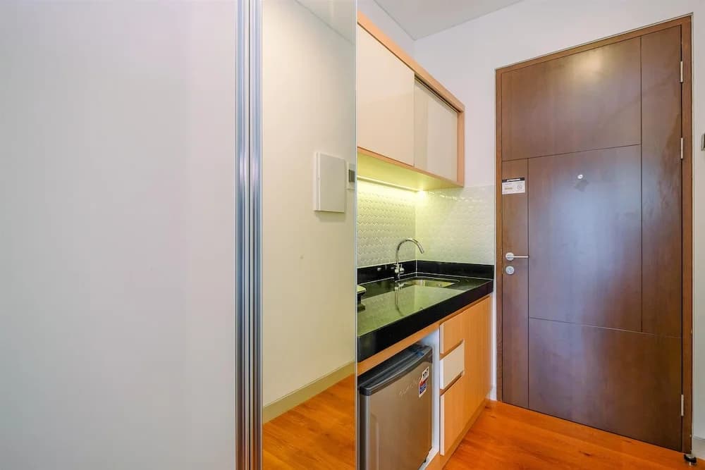Nice and Elegant Studio at Ciputra World 2 Apartment - photo 13