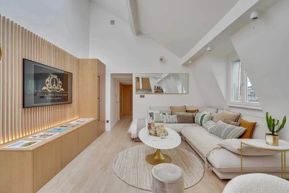 Historical Apartment in the Heart of Paris - 4 - photo 3