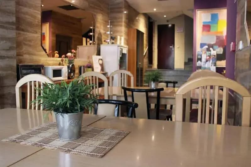 Hostal 4C Cuatro Caminos - photo 21