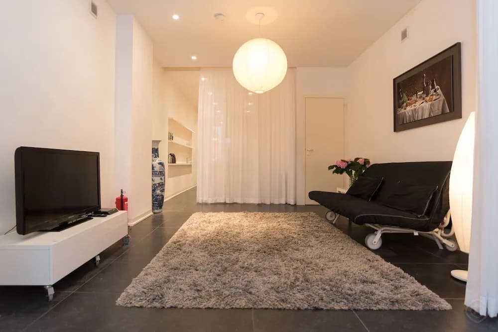 White Room Apartment - photo 4