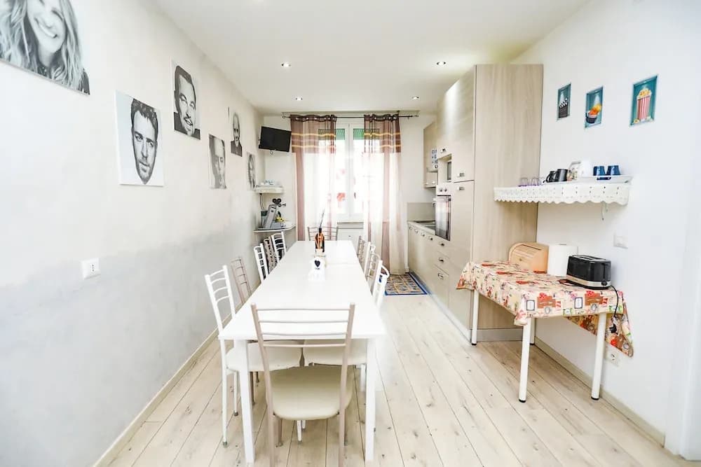 Cineroma Guesthouse - photo 12