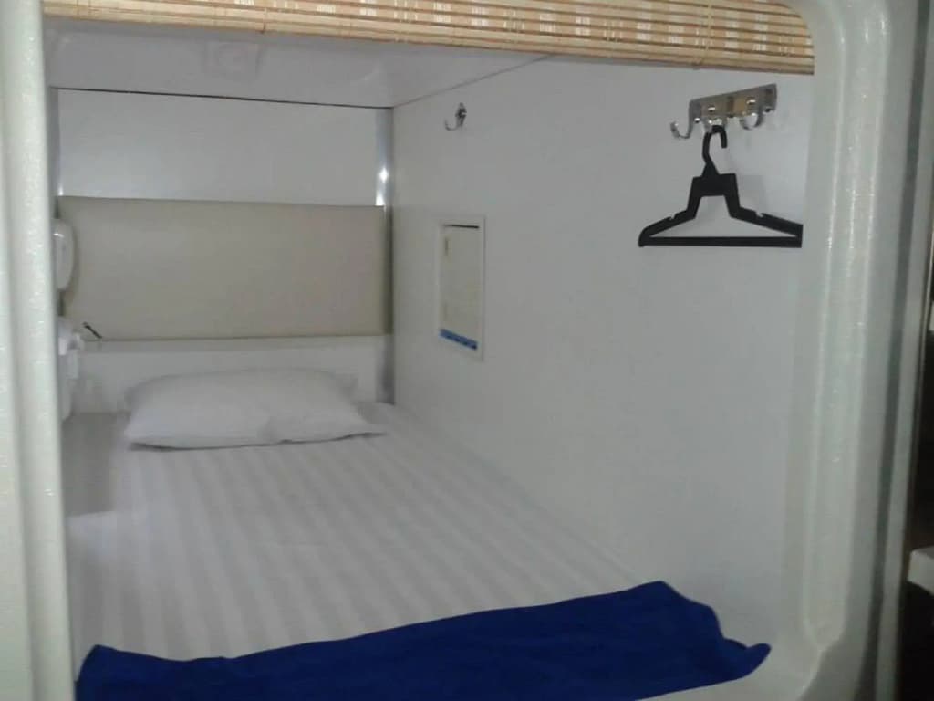 UFO Capsule Hotel - photo 4