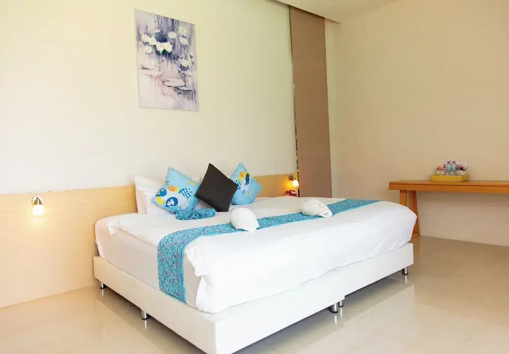 Alhambra Pool Villas & Pool Access Rooms - photo 4