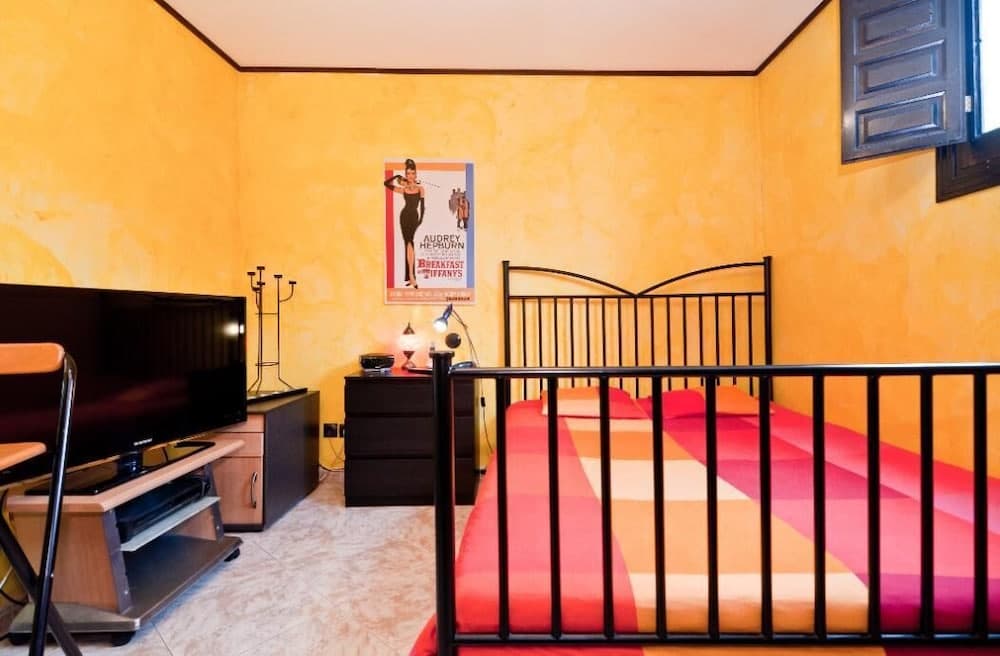 Chic & Sunny Apt. Historic District - Sol - photo 2