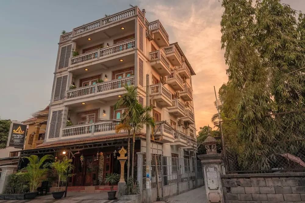 Kings Luxury Hotel - photo 1
