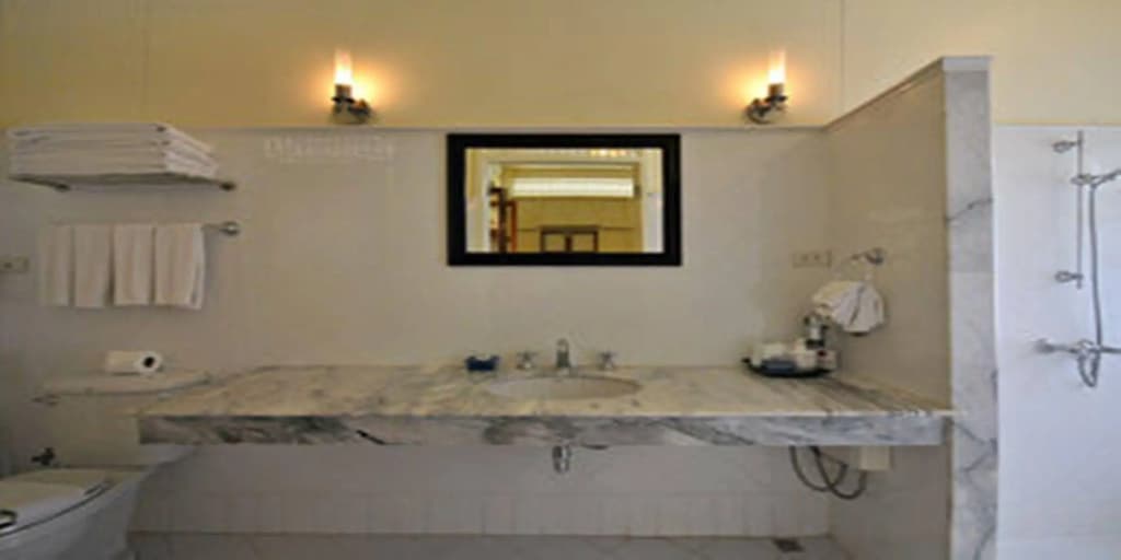 Baan Bayan Beachfront Hotel - photo 10