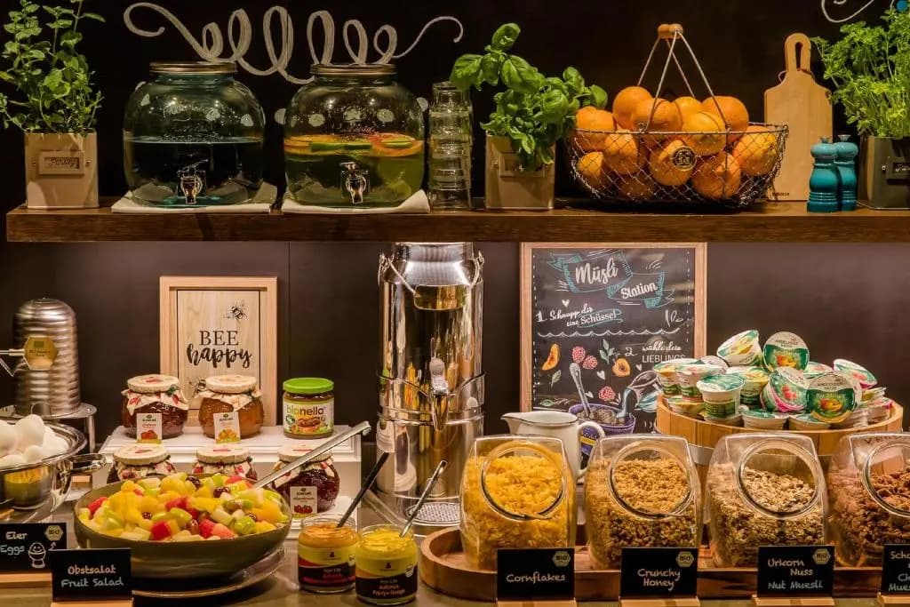 Motel One Berlin-Bellevue - photo 12