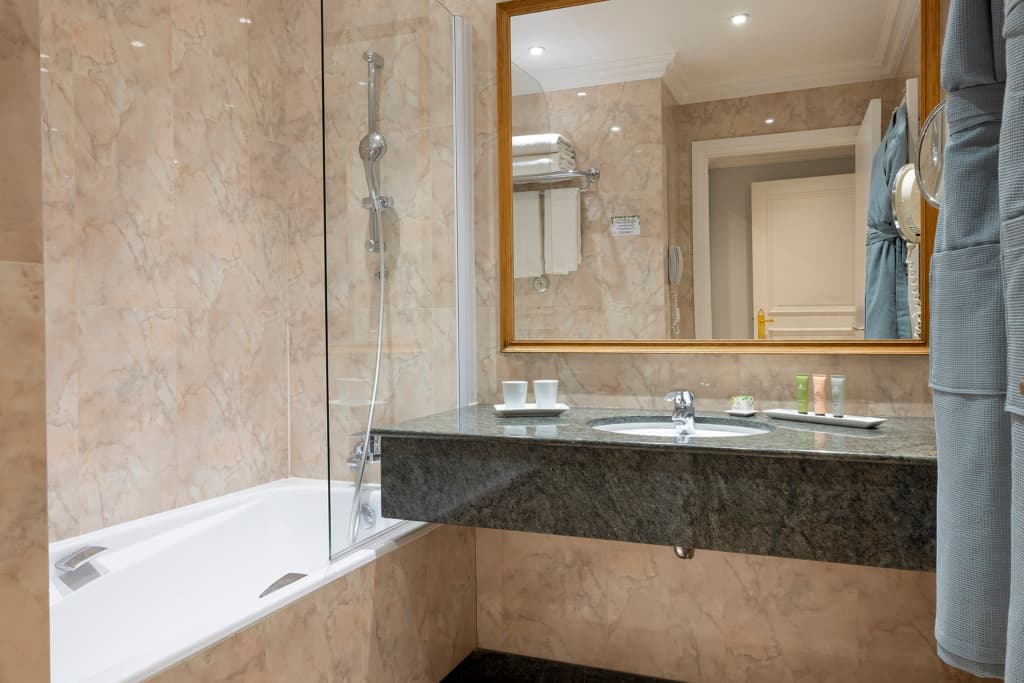 Hôtel Le Littré - photo 8