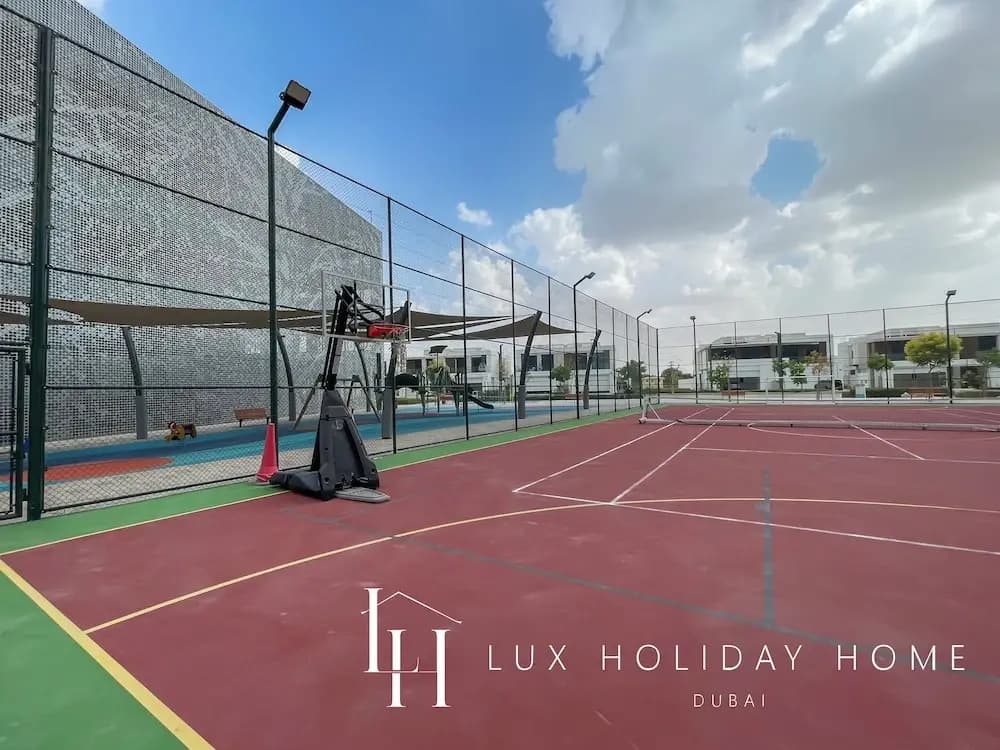 LUX | 2BR Lagoon View – District One, 10–15 min Burj Khalifa - photo 6