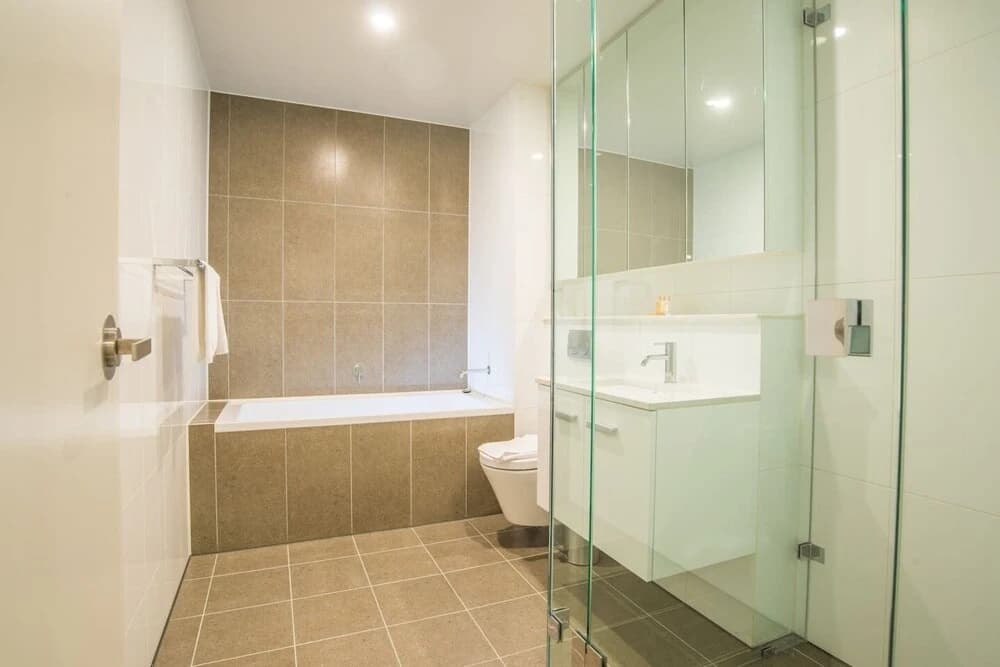 Refreshing 2bed2bath APT in Up&coming Liverpool - photo 8