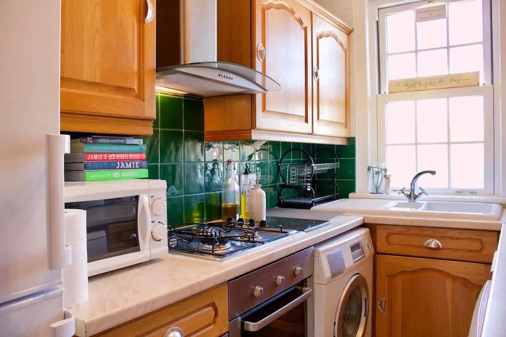 2 Bedroom Central Edinburgh Flat - photo 10