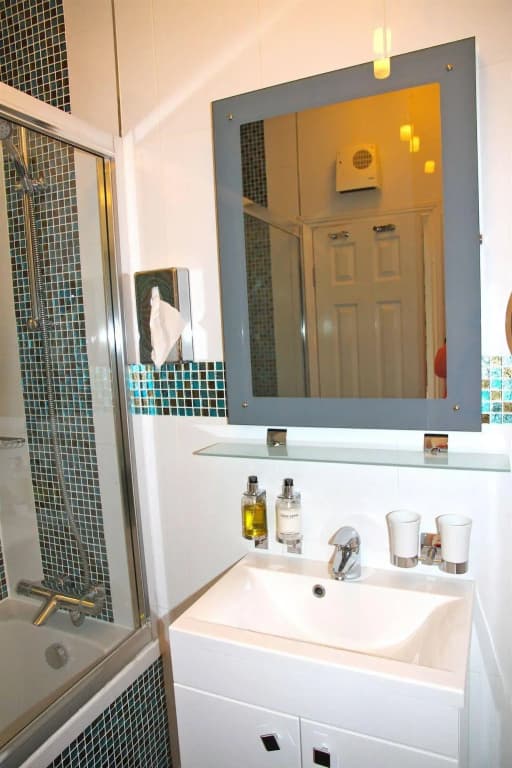 Crompton Guest House - photo 17