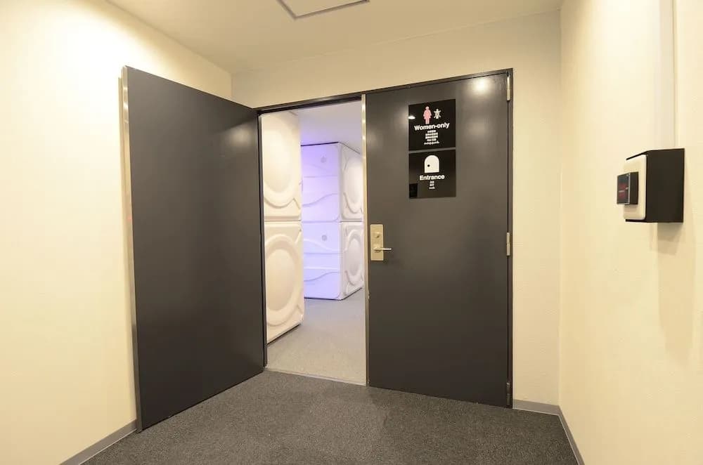 Moon Station Hotel Tokyo - photo 11