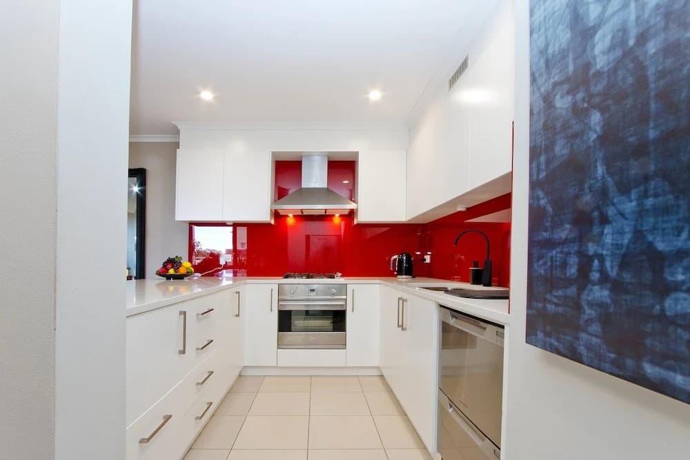 Ample Space In This 1 Bed Apt Also With Pool/Gym - photo 17