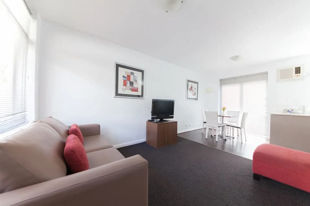 Easystay Studio Apartments - photo 13