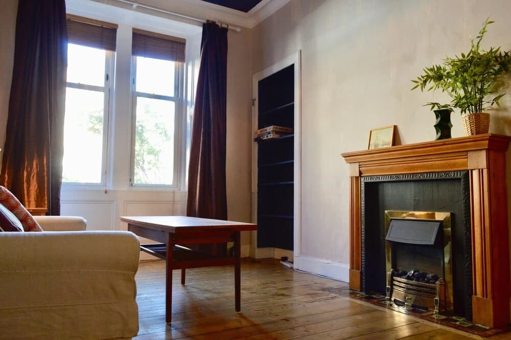 Spacious Leith Flat - photo 5