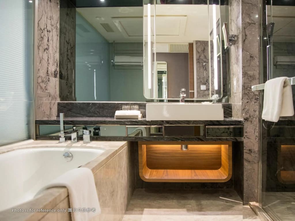 Royal Plaza Hotel - photo 20