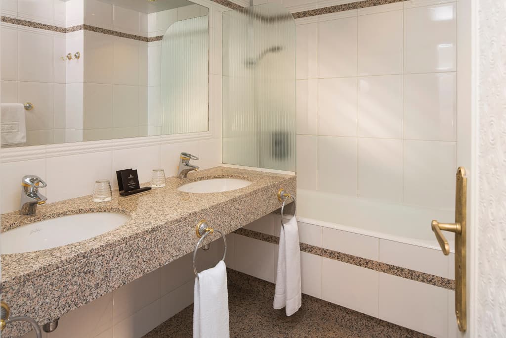 Hotel Victor Hugo Paris Kléber - photo 10