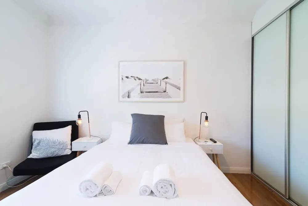 Sleek Contemporary Bondi Beachside Apartment - photo 3