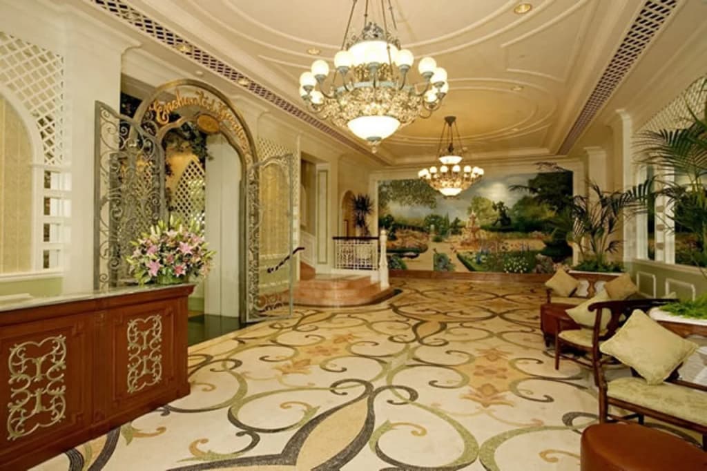 Hong Kong Disneyland Hotel - photo 2