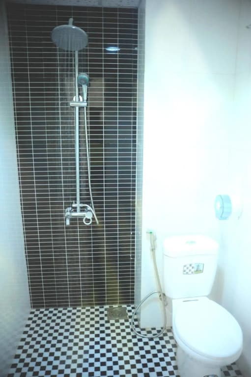 Lee Park Hotel - photo 10