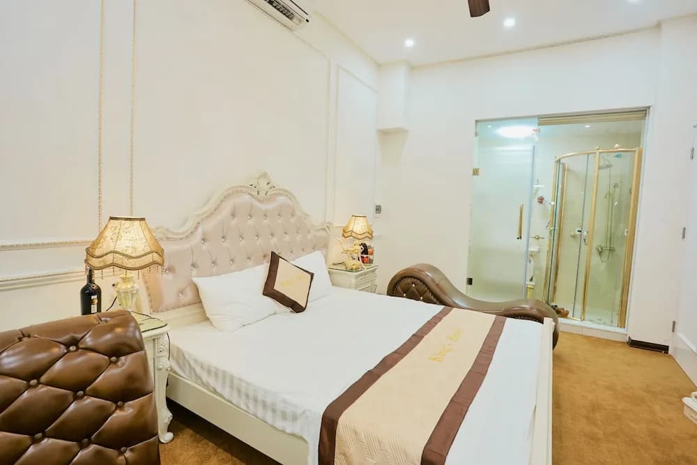 King's Hotel - photo 3