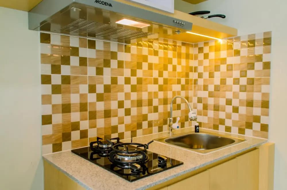 Comfortable And Minimalist Studio At Amethyst Apartment - photo 11