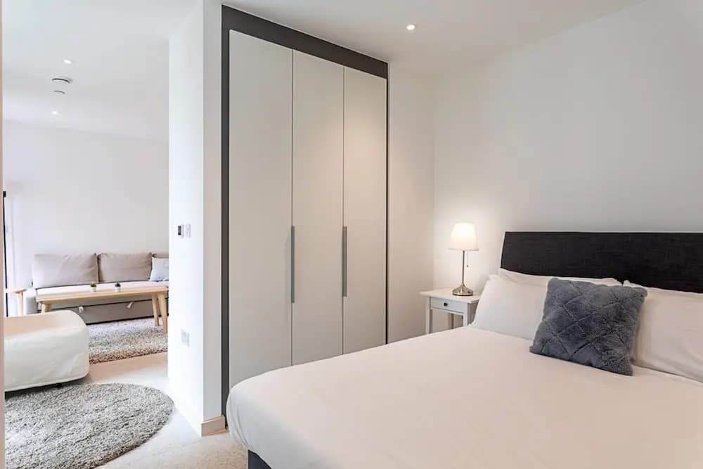 Whitechapel Modern Studio Flat - photo 3