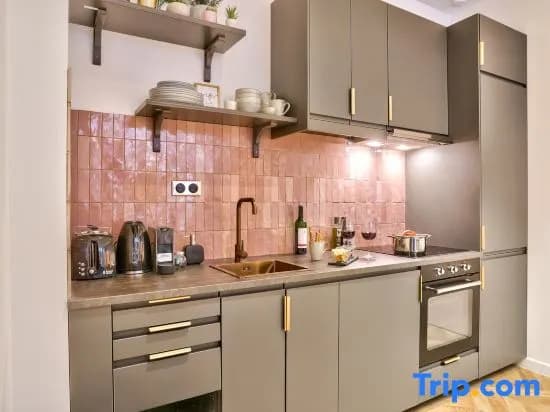 NEW! Eiffel Tour Splendid 2BR apt in Paris - photo 3