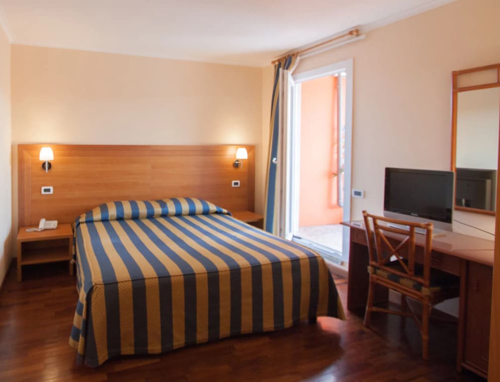 Laurentia Hotel - photo 10