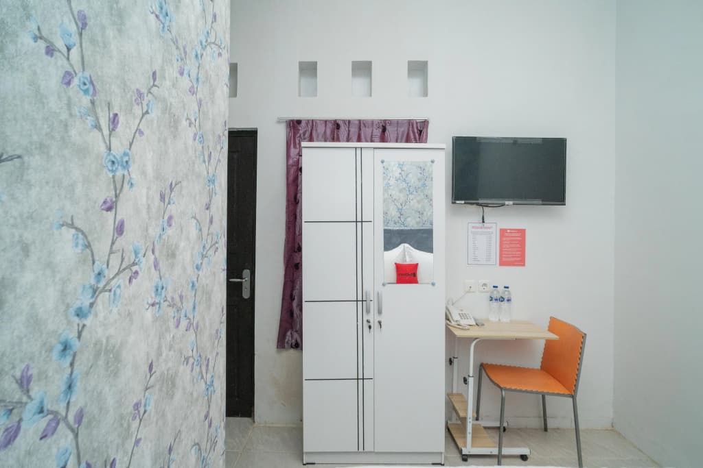 RedDoorz Plus near ITC Cempaka Mas 2 - photo 6