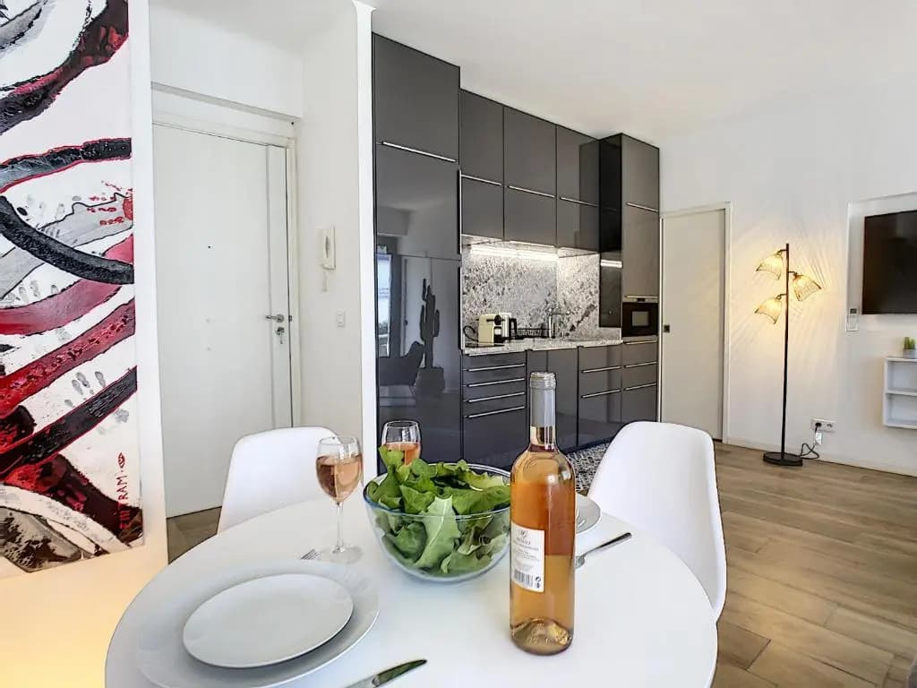 Nestor&Jeeves - REINE MARIE TERRASSE - Central - Very close sea - Top floor - photo 4
