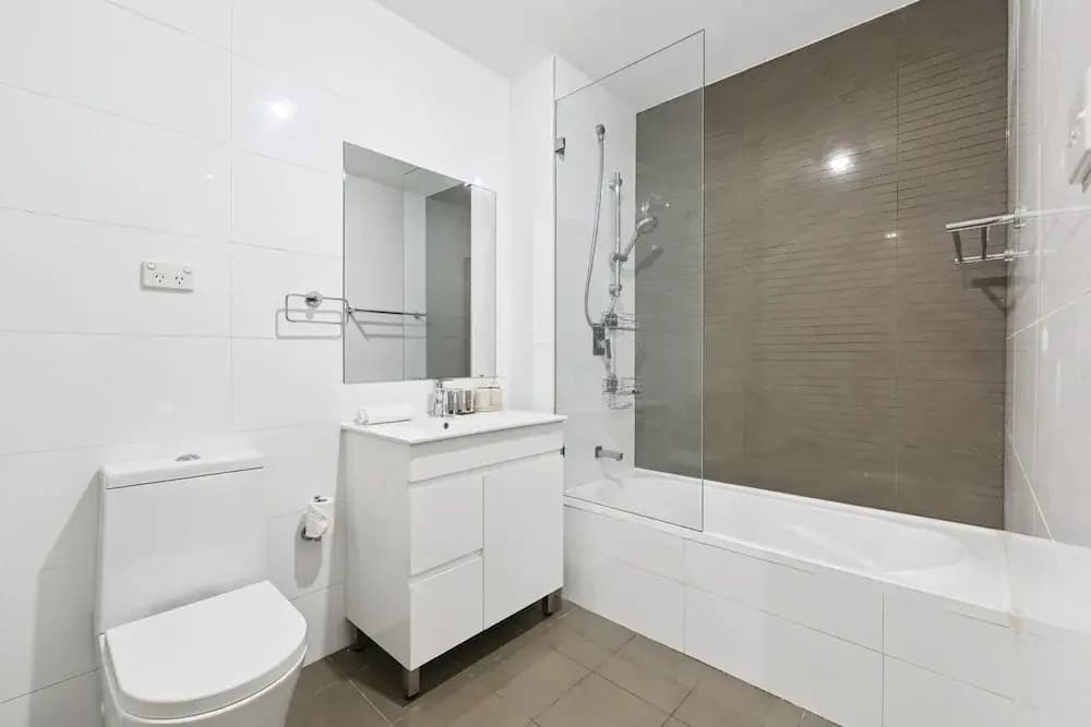 Ground Floor One-bed With Courtyard Access - photo 11