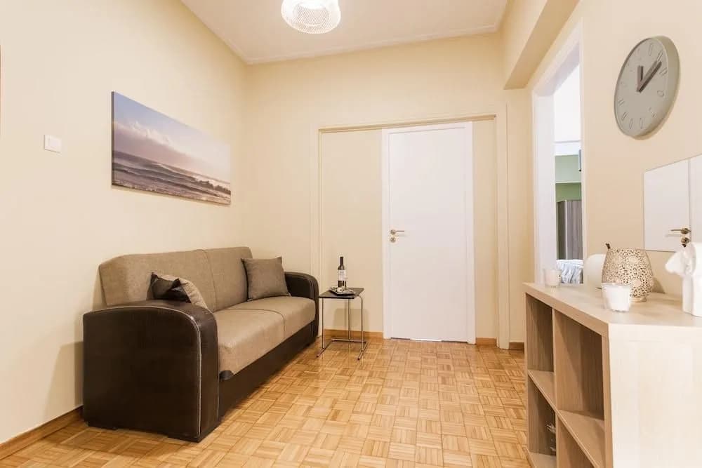 Big Central Metro Station Apartment 2 - photo 2