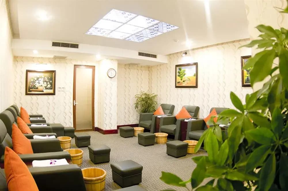 Aloha Ha Long Hotel - photo 2