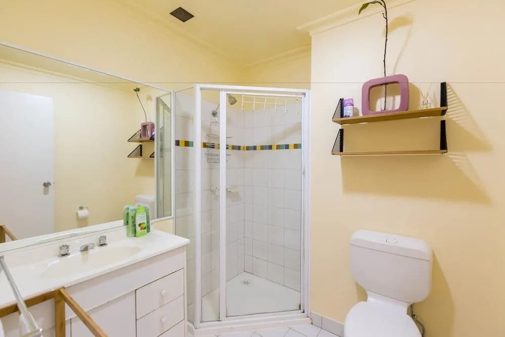 ELIZA, 2BDR Melbourne Apartment - photo 10