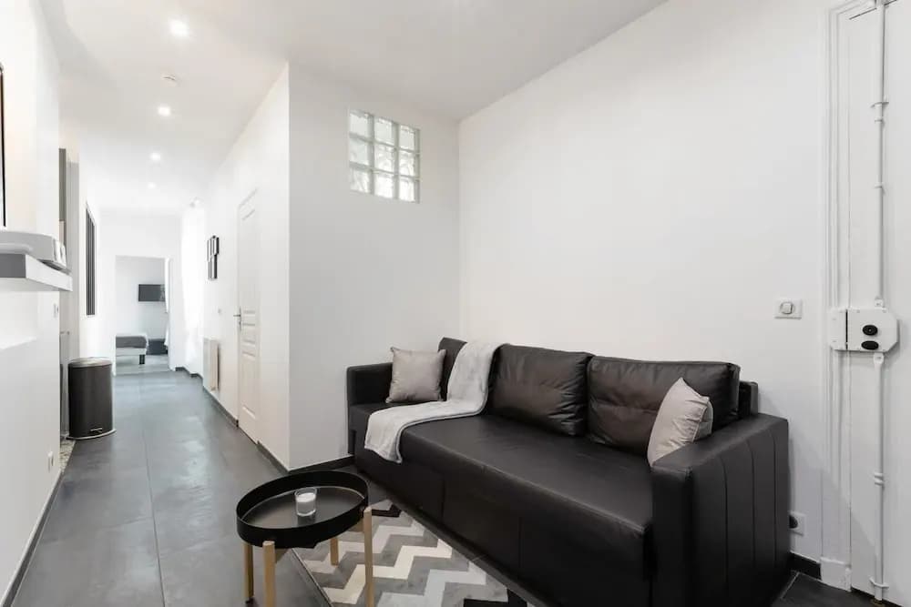 Beautiful Quiet Designer Apartment in Paris - photo 9