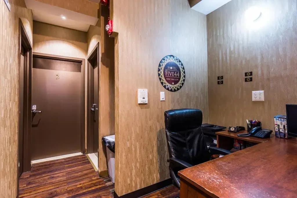 Hotel Five44 - photo 11