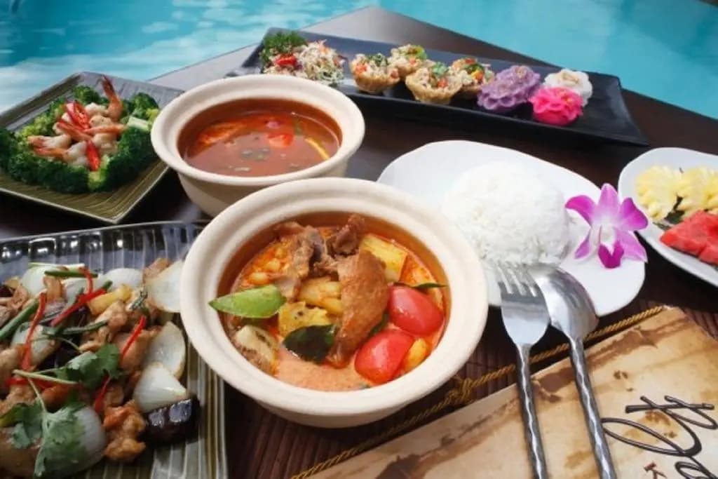 Bamboo House Phuket Hotel - photo 8